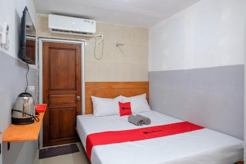 Surabaya Hotel | RedDoorz Near Mulyosari