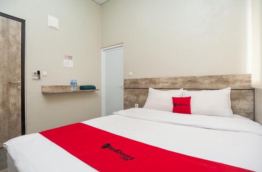 Rajabasa Hotel | RedDoorz Plus at Eskole ITERA Lampung
