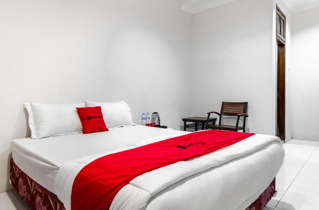 Surabaya House | RedDoorz Plus @ Gunungsari Surabaya