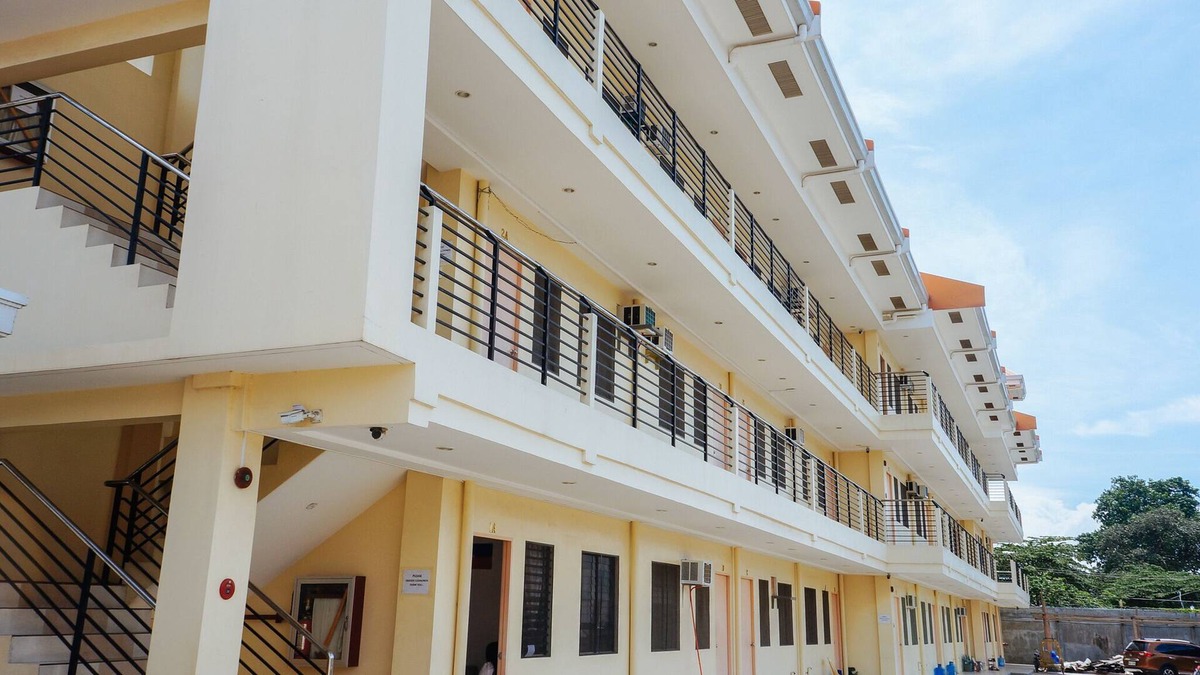 Talisay Hotel | RedDoorz Plus near Talisay Town Center