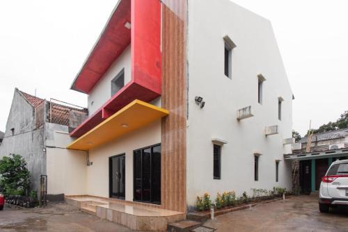 Bekasi House | RedDoorz Plus near Trans Studio Cibubur 2