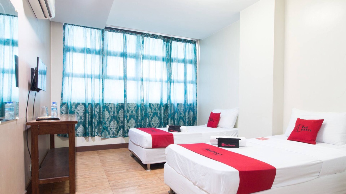 Jaro Hotel | RedDoorz @ San Jose Tagbak Jaro Iloilo