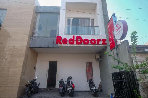 Semarang House | RedDoorz Syariah Near Simpang Lima Semarang