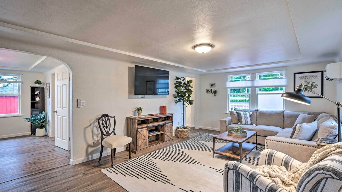 Redmond House | Redmond Farmhouse on 2 Acres w/Deck & Grill!