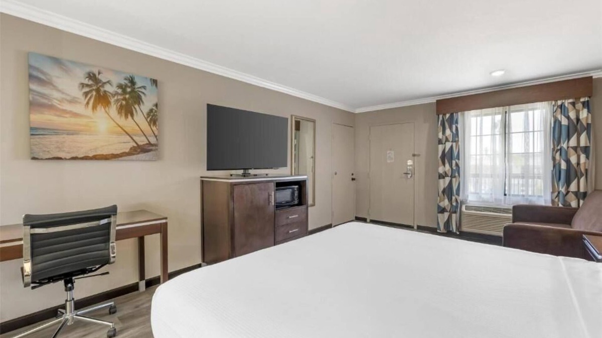 North Redondo Hotel | Redondo Beach Stay | 1 Unit | Near Marina & Beach