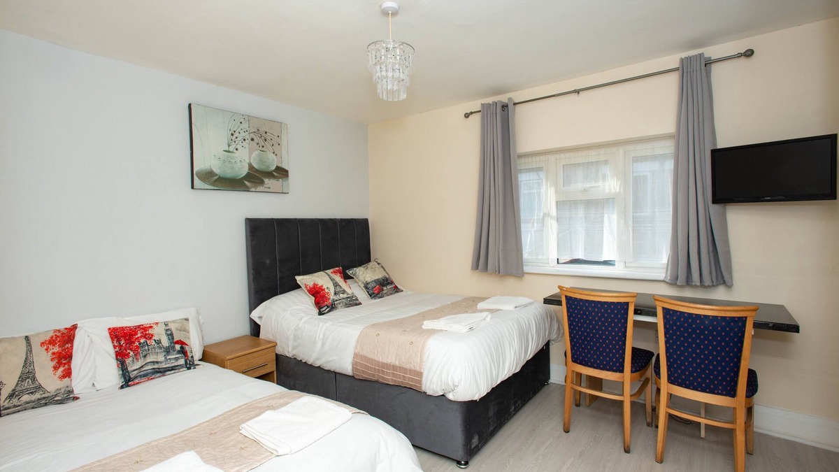 London Borough of Bromley Apartment | *REDUCED* Compact Studio 20 minutes to London via fast train