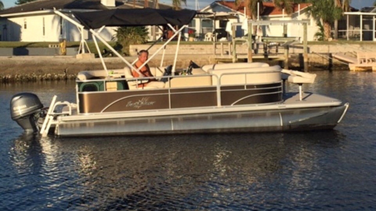 Flor-a-mar House | Reduced Fall rates. Book your get away now! FREE use of pontoon boat inc.