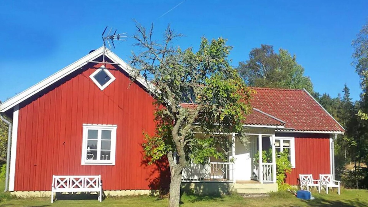 Gronskara House | Reduced in June and July, close to the lake, free Icelandic horseback ride