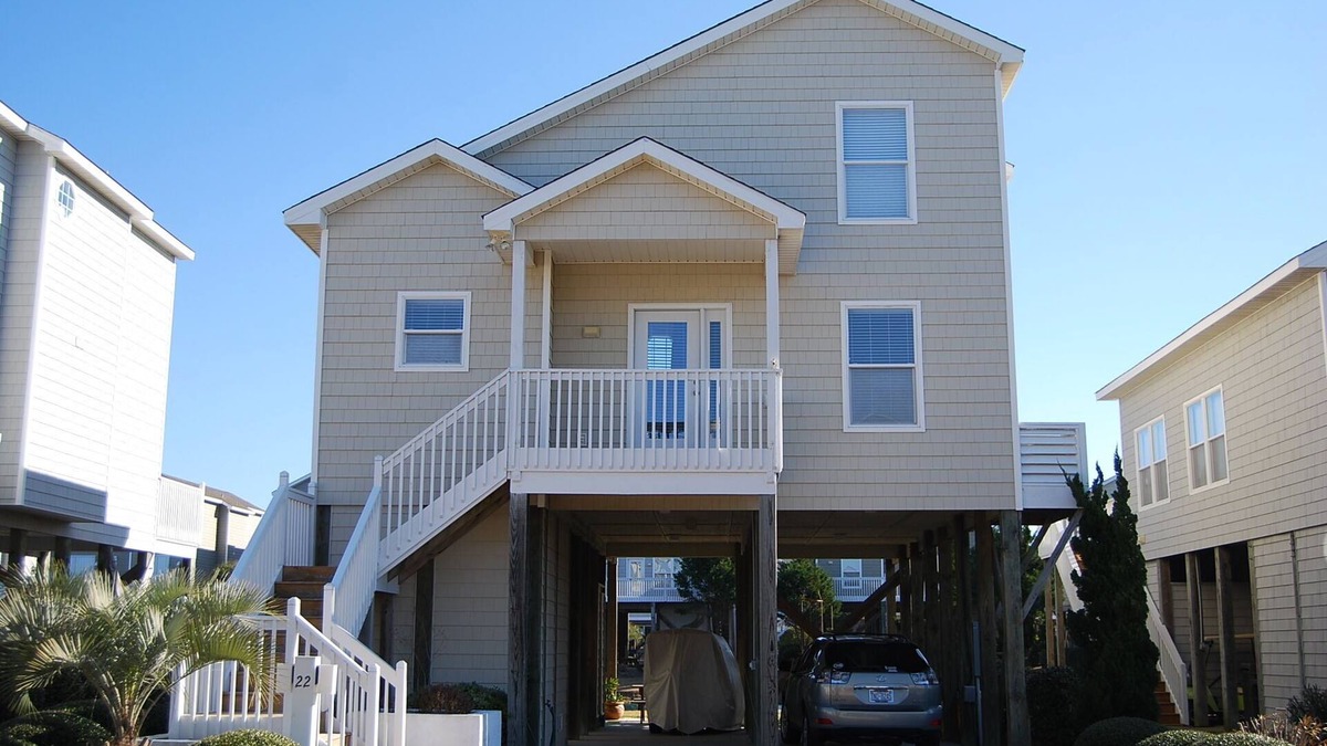 Ocean Isle Beach House | REDUCED RATES FOR AUGUST - 4 Bed IP House on Water-Sleeps 8-EASY BEACH ACCESS