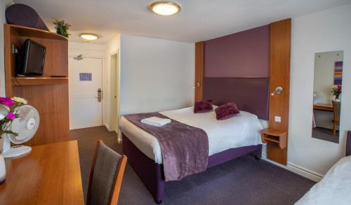 Shirley Hotel | Redwings Lodge Solihull