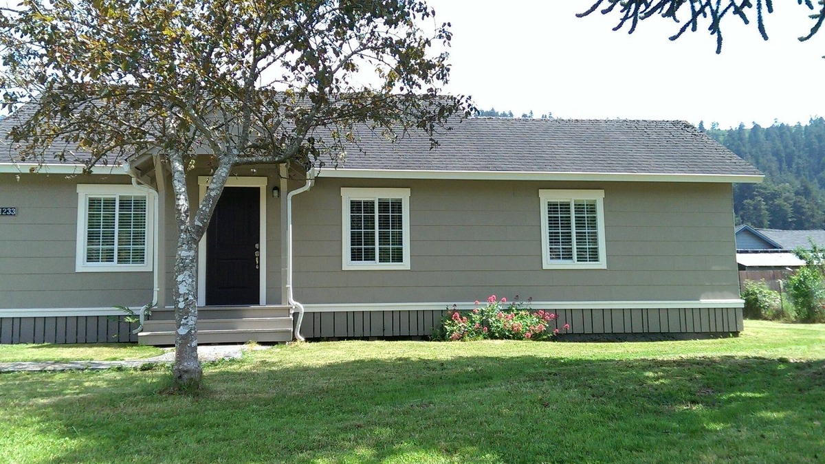 Orick Cottage | Redwood Creek Cottage cozy furnished home in the heart of Redwood National Park