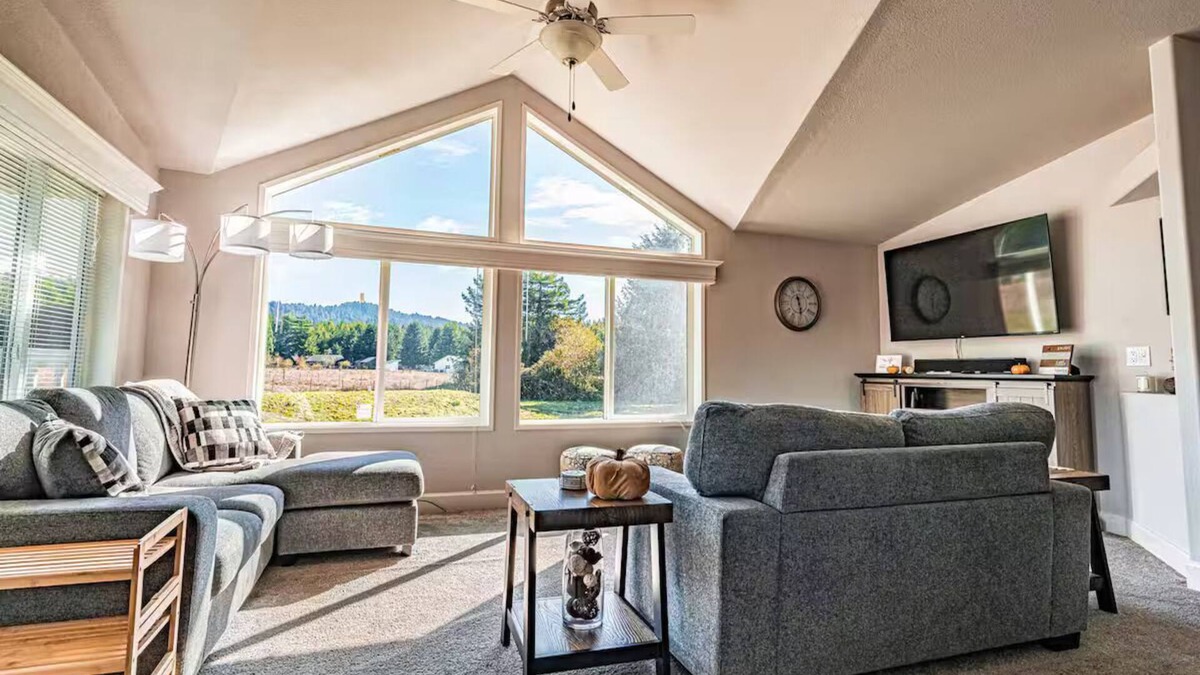 Crescent City House | Redwood Retreat - Crescent City