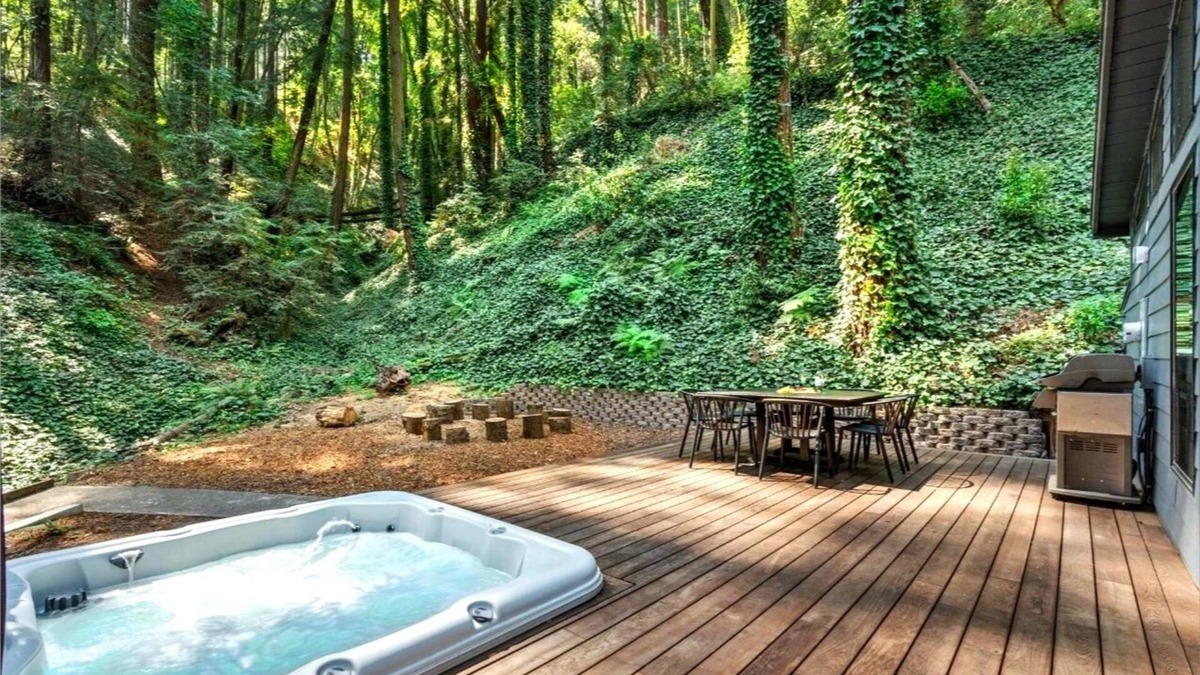 Monte Rio House | RedwoodHollow:Redwoods-5-Star Reviews! Captivating Forest Home!HotTub/WiFi