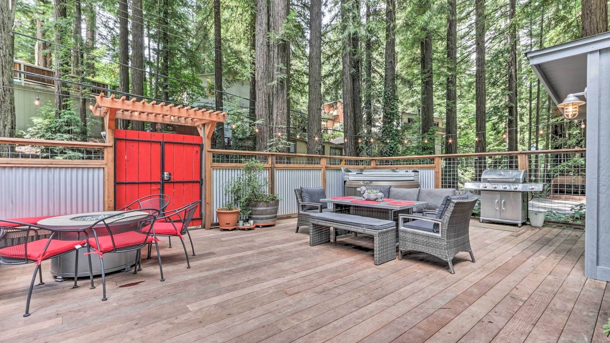 Guerneville Cabin | Redwoods Cabin w/Hot Tub: Walk to Russian River!