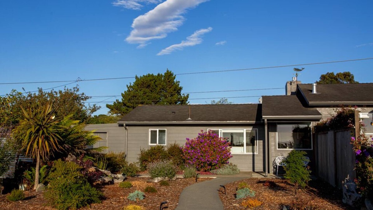 McKinleyville House | Redwoods Near. Walk to the Ocean & River from HERE.