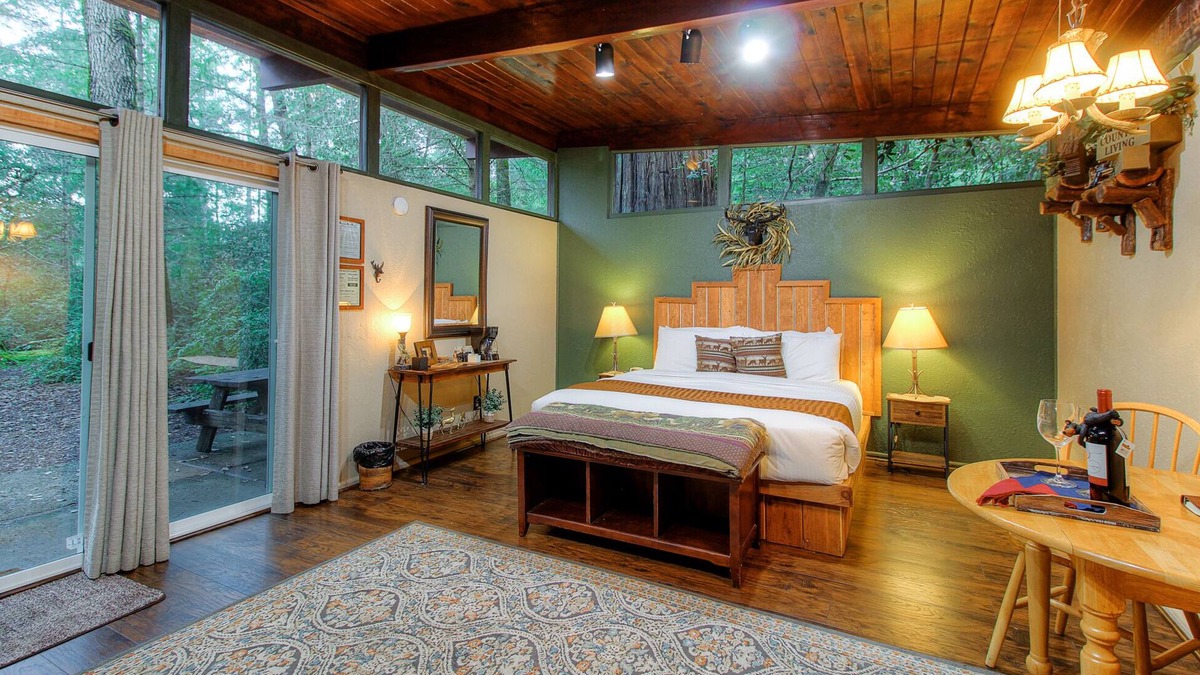 Piercy Apartment | Redwoods River Resort