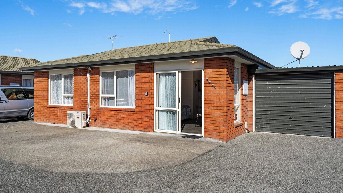 Blenheim House | Redwoodtown Rest - Blenheim Holiday Home
