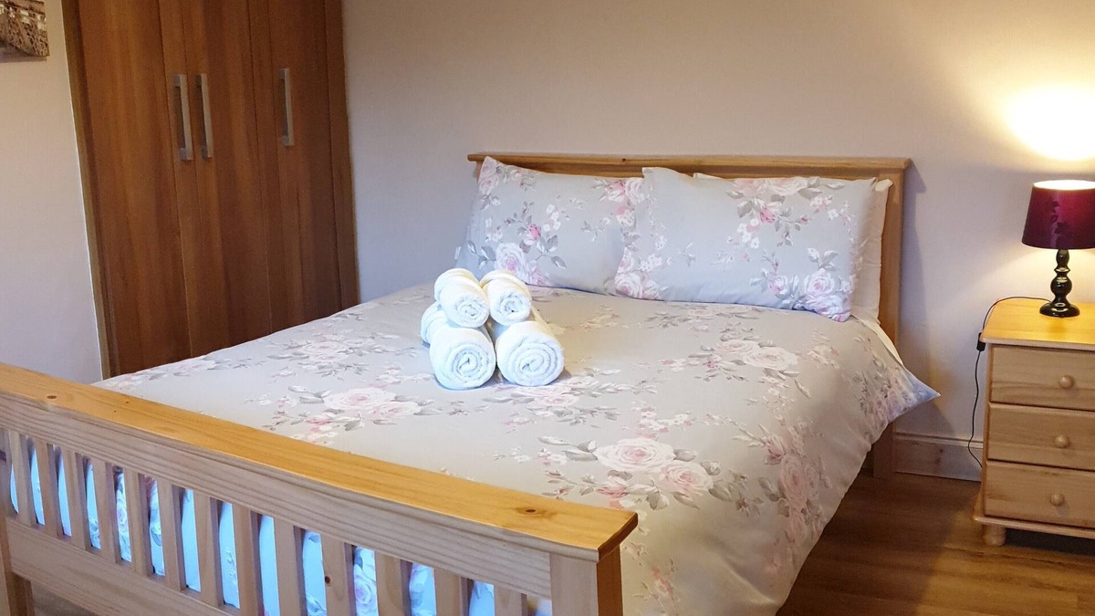 Ballinrobe Cottage | Reed Warbler Cottage, Ballinrobe - central to anything you might want to see/do