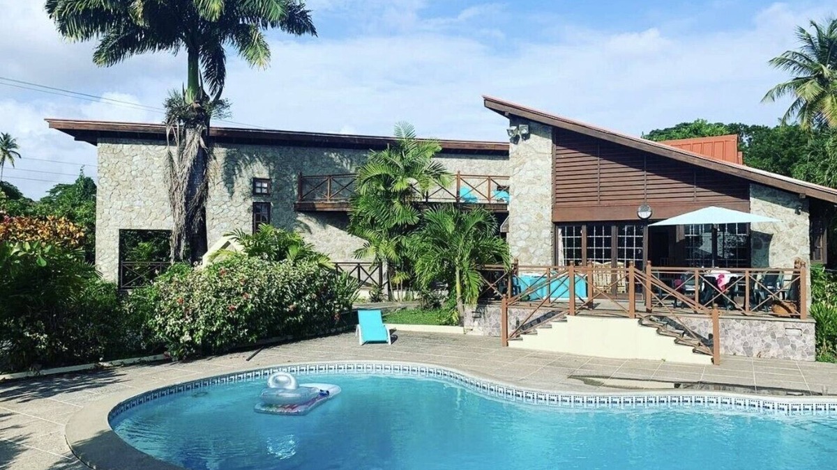 Black Rock Villa | Reef Utopia Tobago Private Beautiful Villa,3mins Walk to Beach,Great Pool,Garden