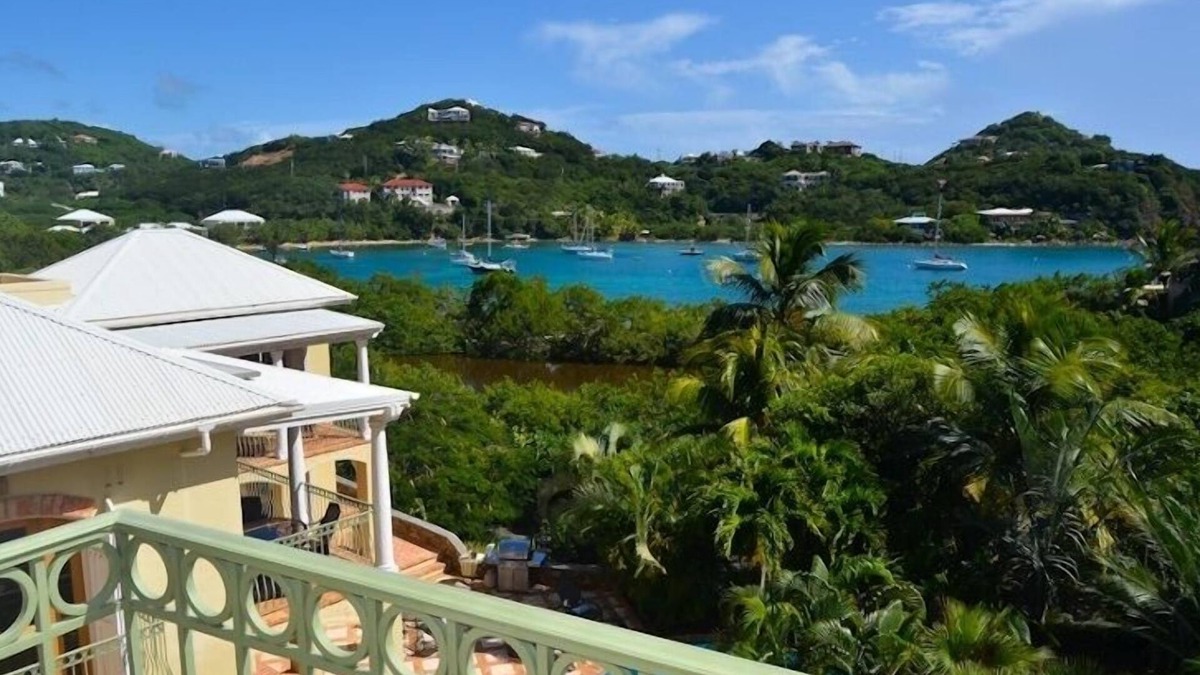 Contant Farms Villa | Reefside Villa: Full AC! Pool! Private sandy beach!