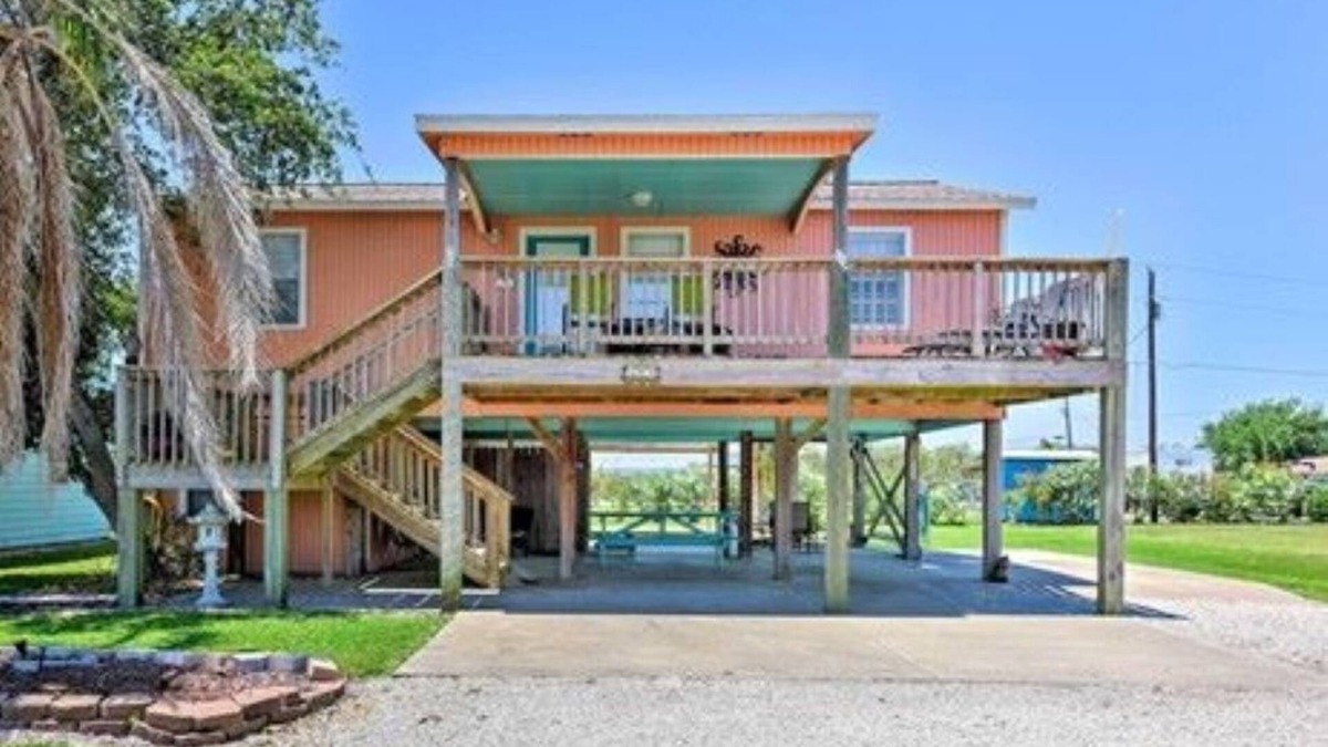 Port O Connor House | "REEL CATCH" 5 minutes from BEACH & FISHING CENTER!