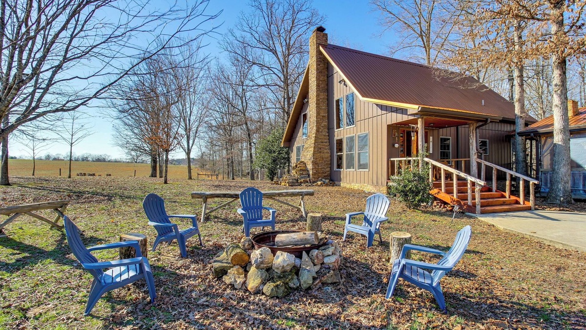 McMinnville Cabin | Reel in Fish, Relax By Fire: McMinnville Cabin