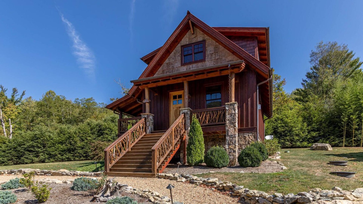 Elk Park House | Reel Relaxing at Eagles Nest River Club 2,000ft Elk River Frontage! Hot tub, Pets ok!