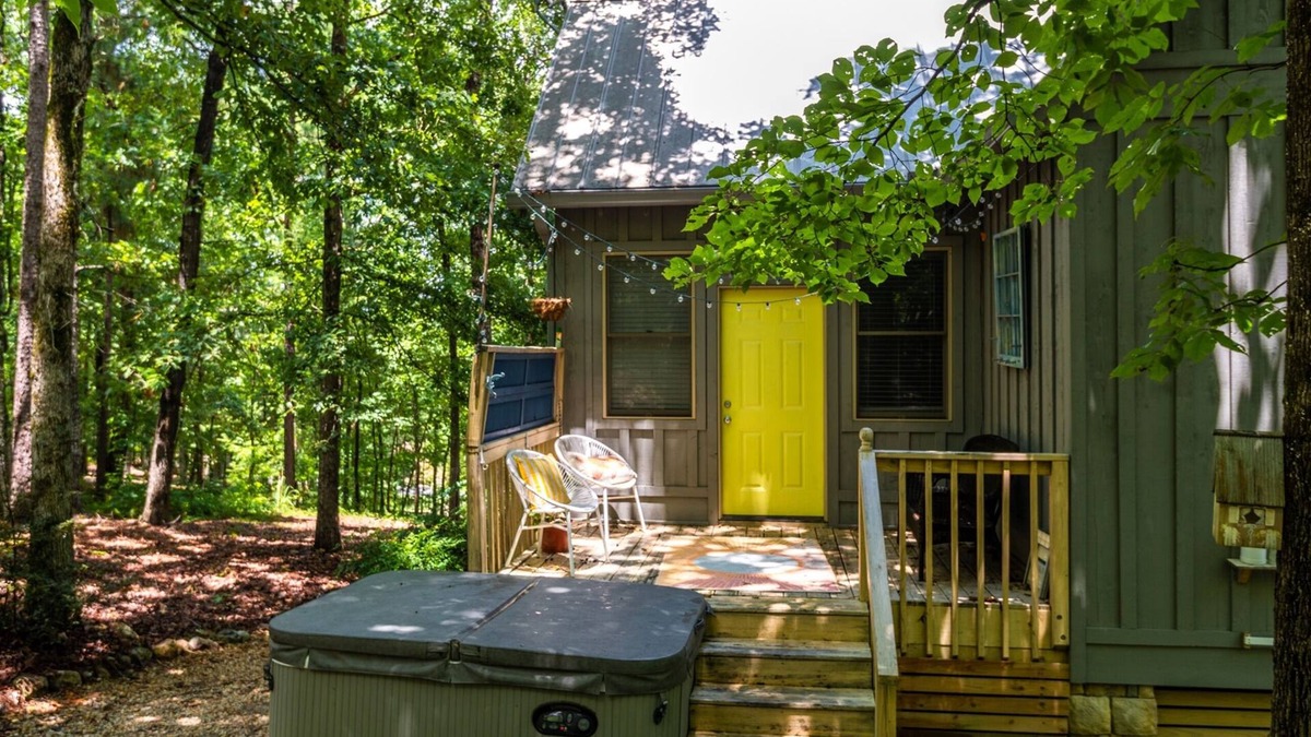 Dadeville Cabin | Reel Simple at Lake Martin | 2 Bed, 2 Bath