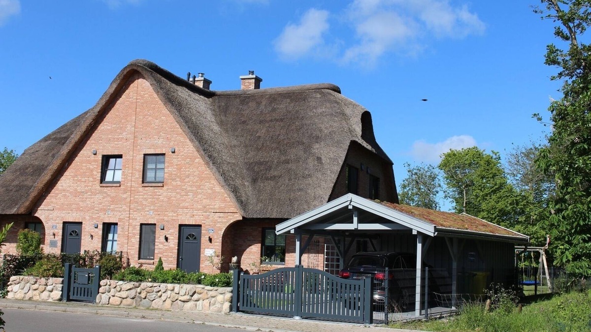 Eiderstedt House | Reet-ferienhaushälfte "meerliebe" in Garding für 6 Personen