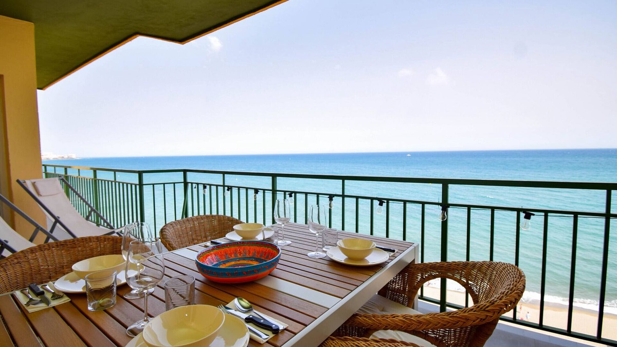 Torreblanca Apartment | Ref: 204 Beachfront 2 bedroom apartment in Torreblanca with spectacular sea views