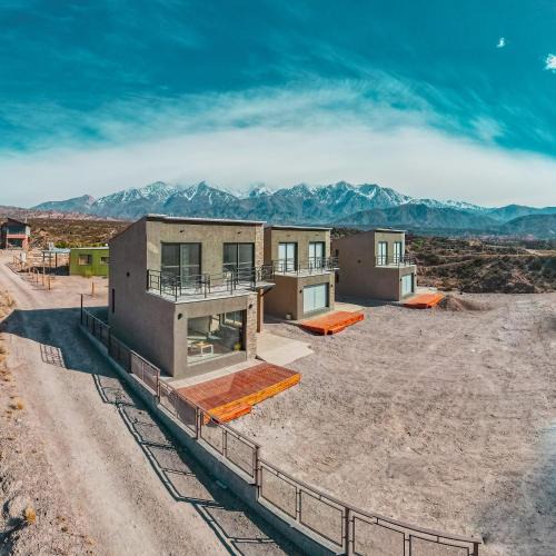 Potrerillos Ski Chalet | Reflejo del Lago - Cabañas frente al Dique Potrerillos