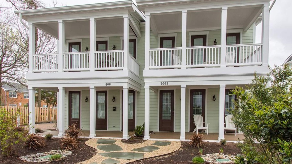 Northeast Virginia Beach House | Refreshed Pet-Friendly 2 BR Townhouse Walking Distance to the Beach and Boardwalk (406B)