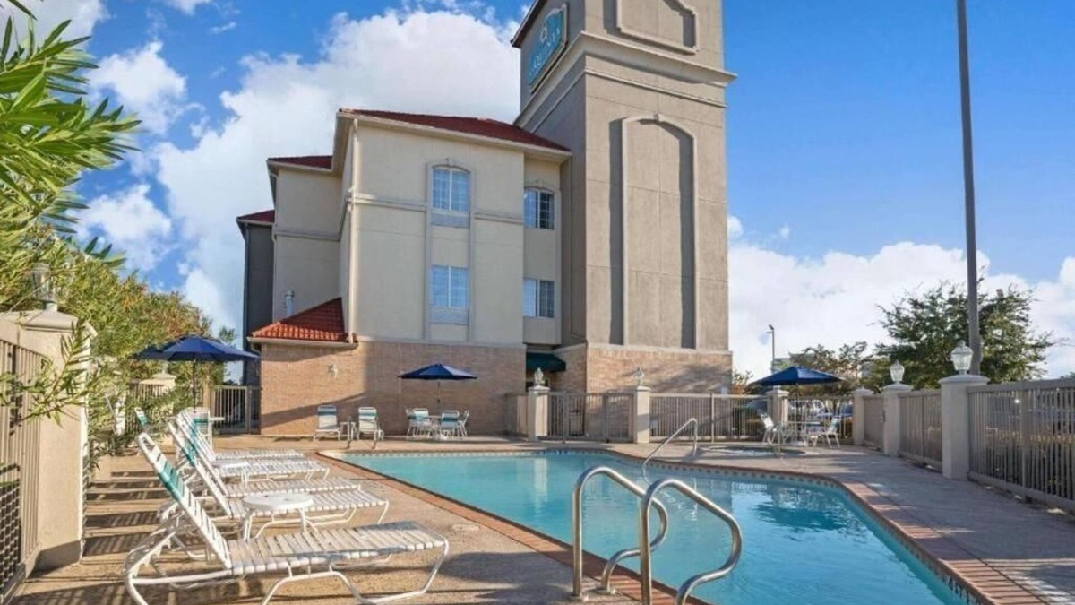 Westchase Hotel | Refreshing Room with Outdoor Pool Access, Pets Are Allowed!