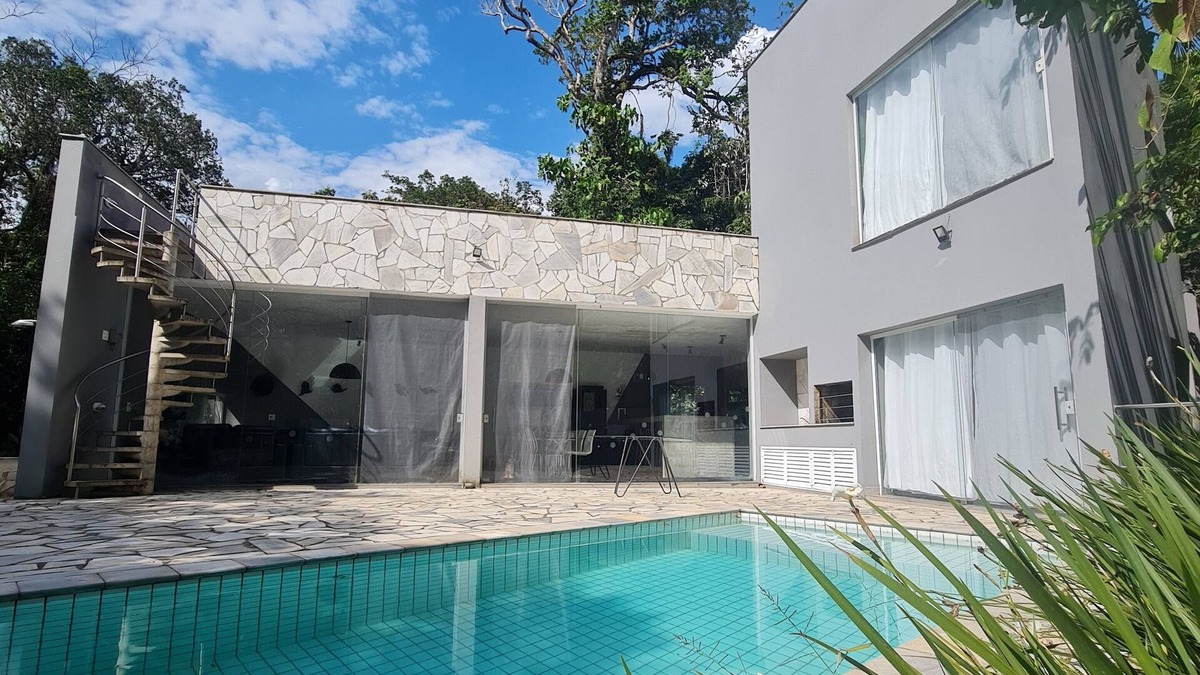 Guaratuba House | Refuge on Guaratuba beach, immersed in the Restinga de Bertioga State Park