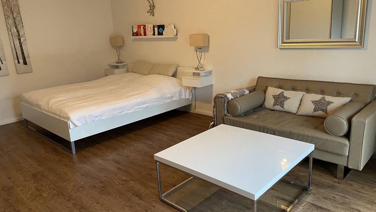 Buxtehude Apartment | Refurbished apartment in Buxtehude with balcony and parking space