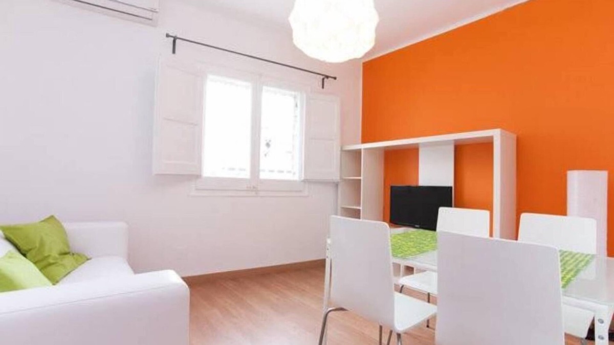 La Salut Apartment | Refurbished flat close by the Park Güell