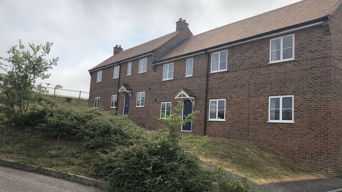 Whitcombe House | Refurbished house sleeps up to 11 people located in a rural equestrian centre
