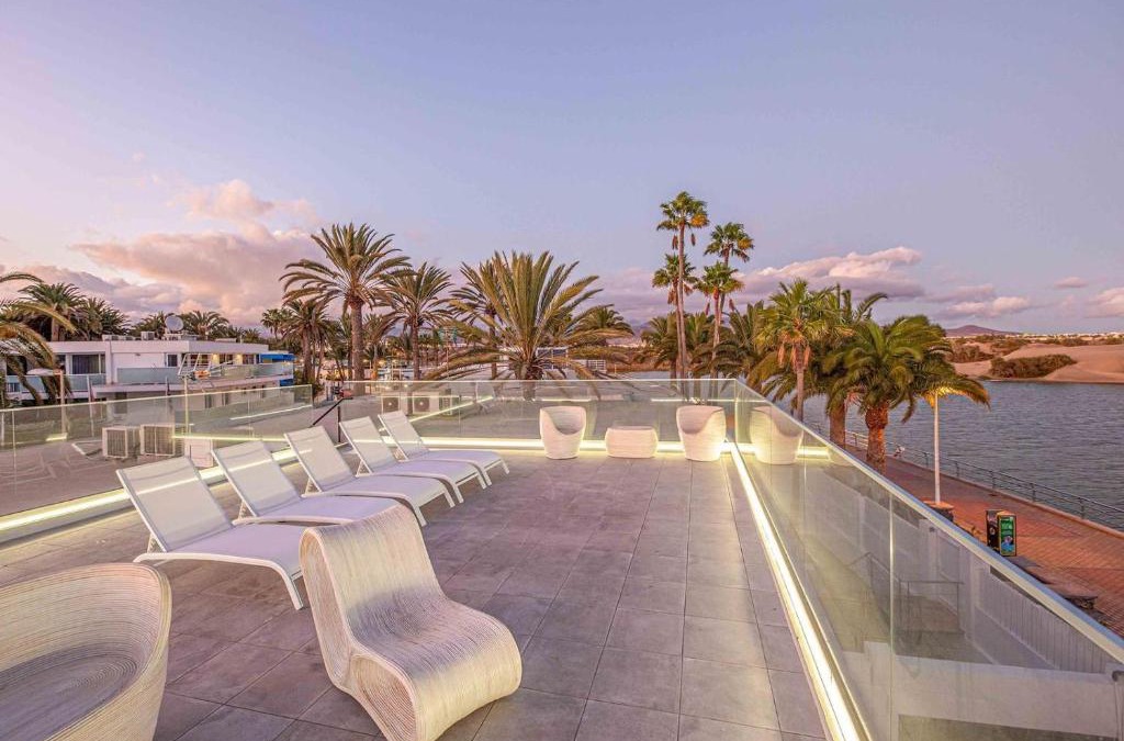 Meloneras House | Refurbished Seafront Apartment
