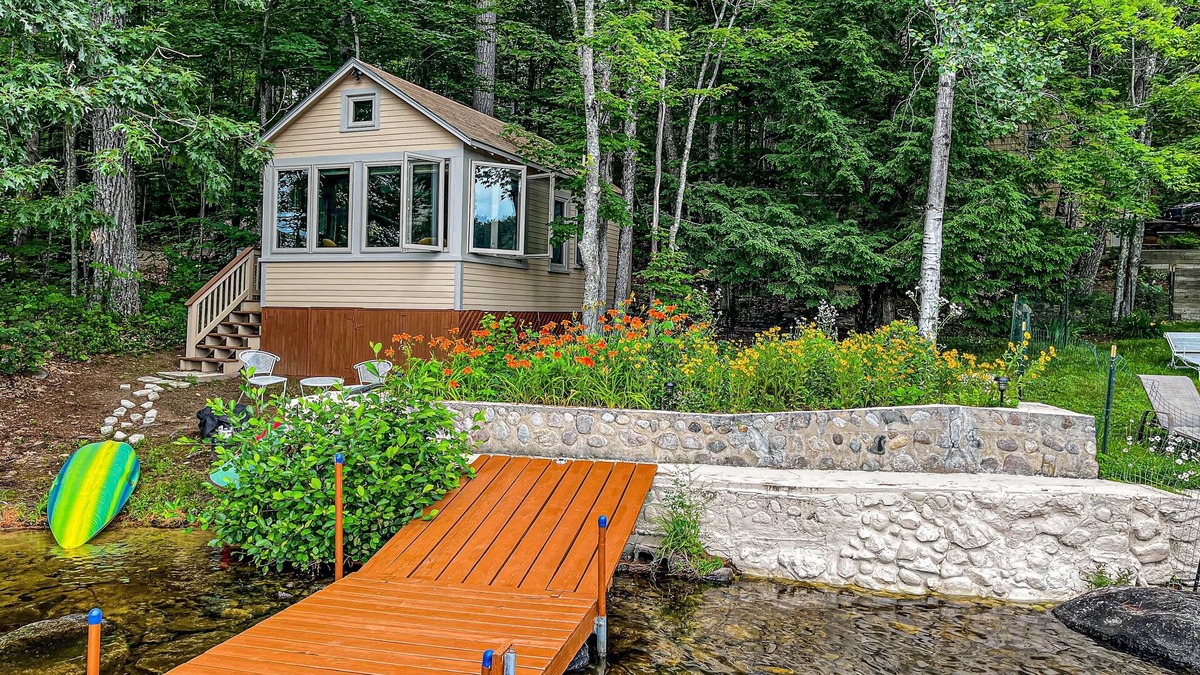South Casco Apartment | Refurbished waterfront 1950s cabin with sauna, firepit, grill & kayaks - dogs ok