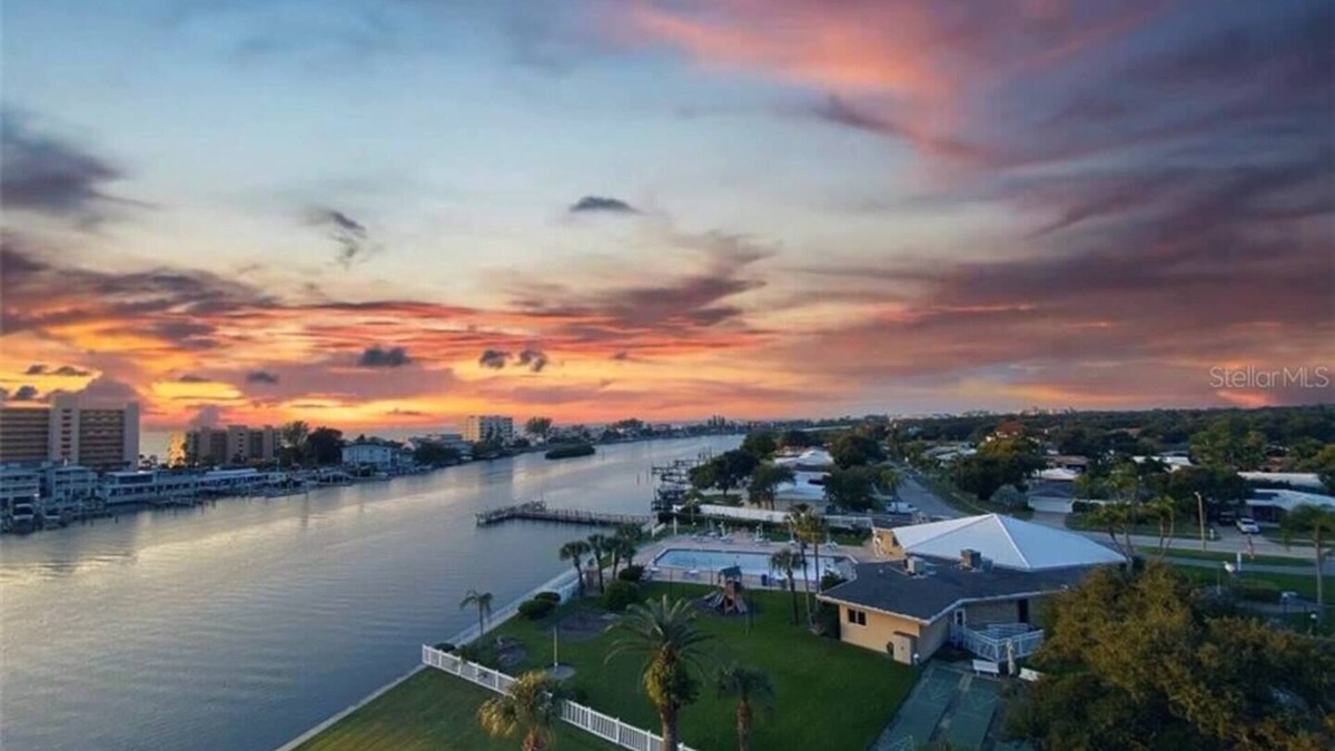 Largo Condo | Regal 702 Snowbird Paradise