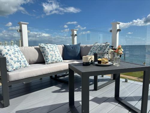Holworth Resort | Regal Beachside pitch 22 Creek Caravan Park