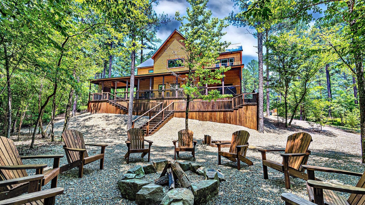Golden Cabin | REGAL EAGLE Soars High on Luxury w/7 Private Bedroom Suites & Baths- Sleeps 22!
