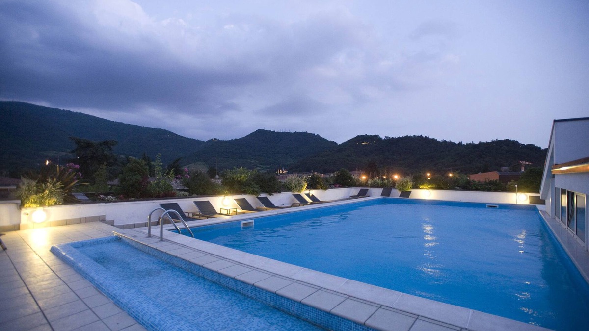 Mompiano Hotel | Regal Hotel