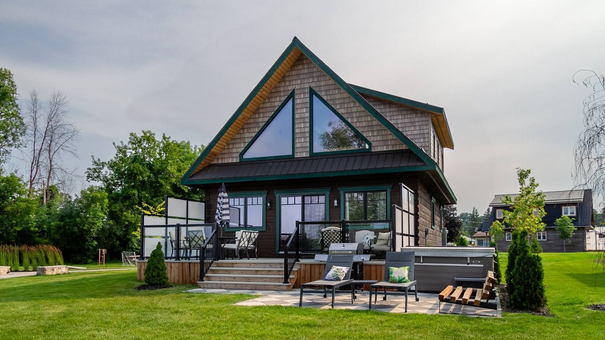 Trent Hills House | Regal Retreat: Cabin 1. As seen on HGTV's Renovation Resort Season 1