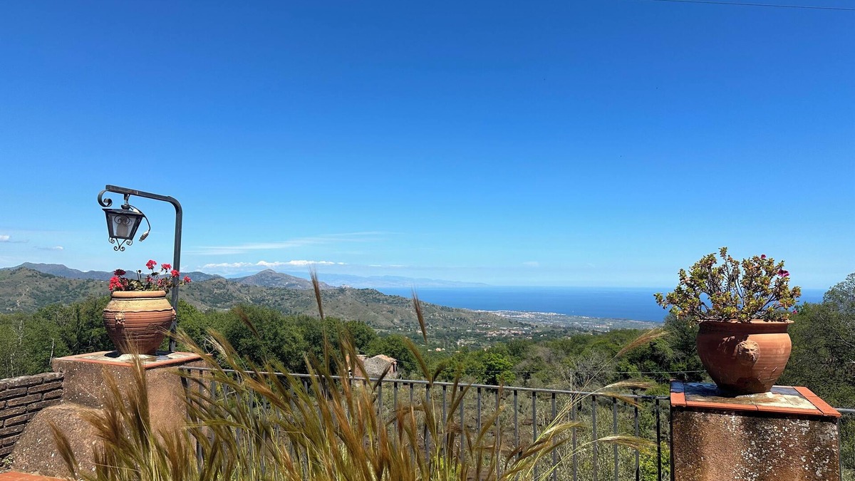 Piedimonte Etneo Villa | Reganati Estate