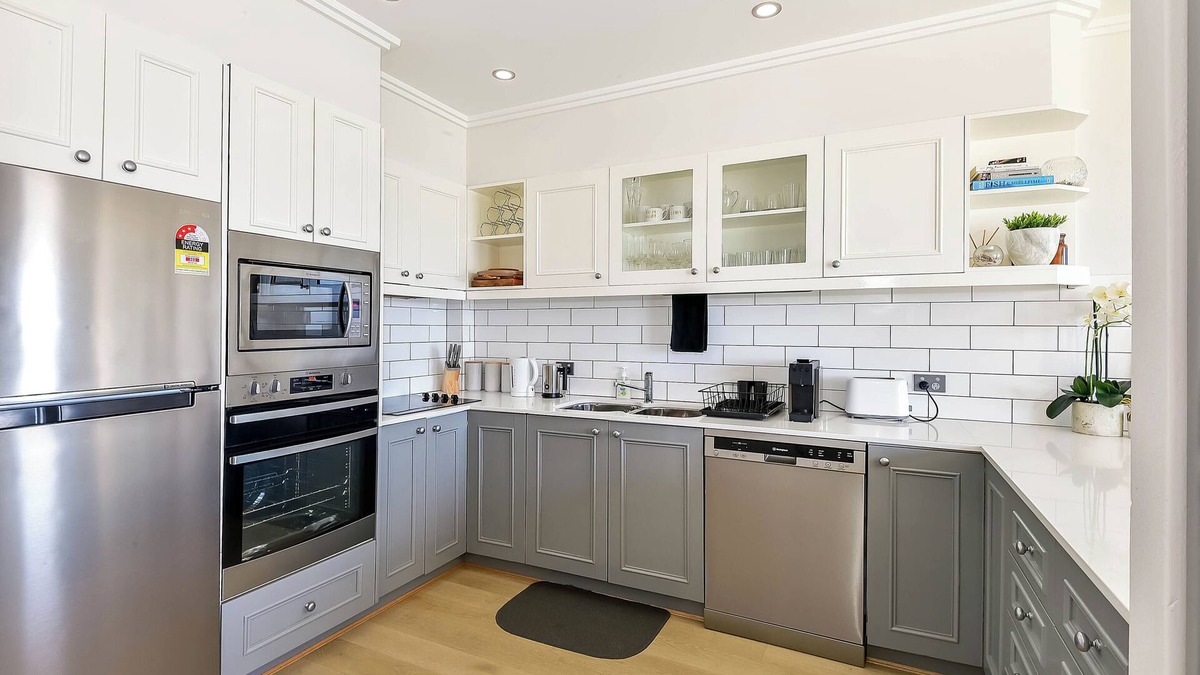The Entrance North Apartment | Regency Court - Absolute Beachfront