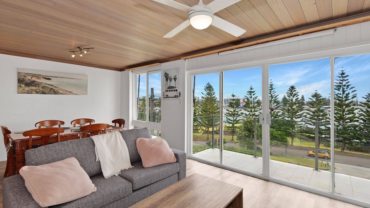 The Entrance North Apartment | Regency Court 6, refurbished apartment next to the ocean