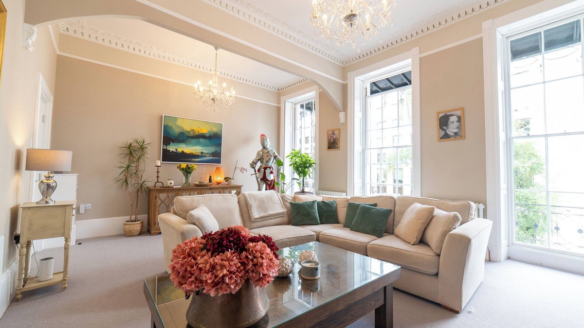 Cheltenham House | Regency Grandeur in Cheltenham sleeps 15
