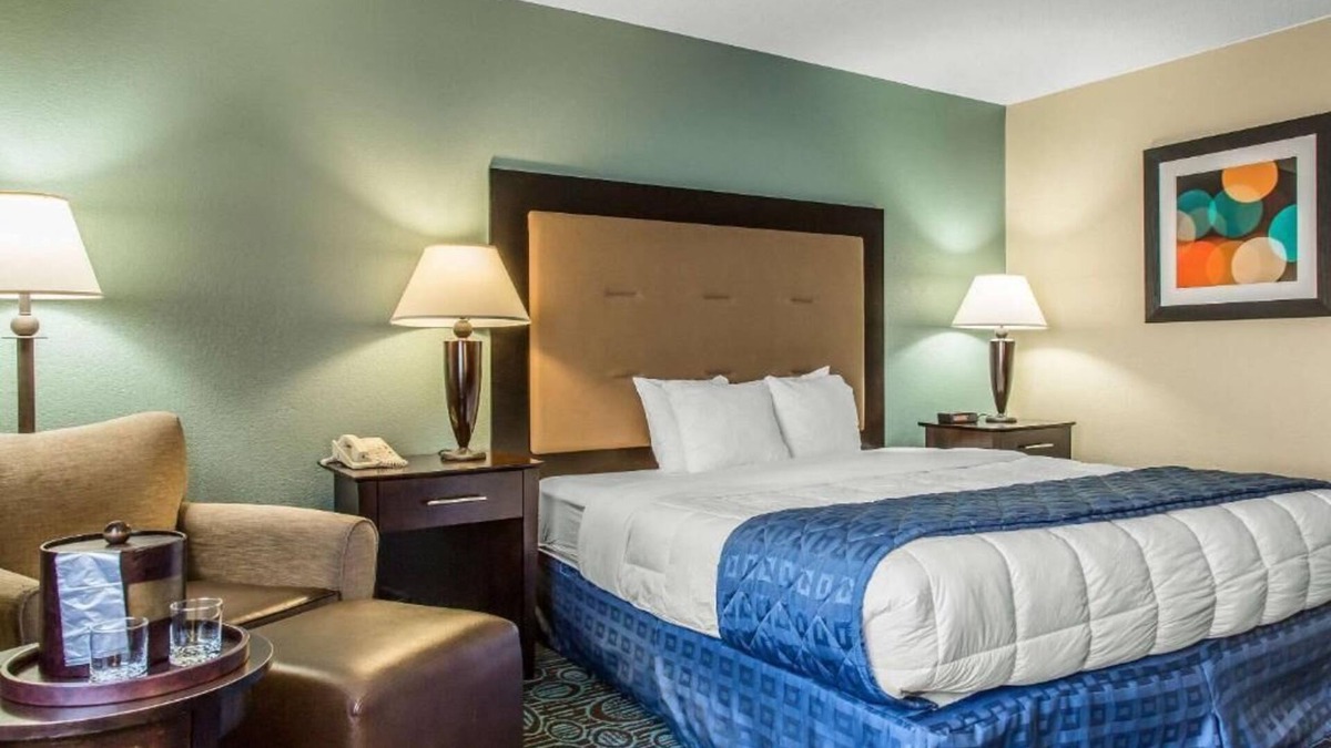 New London Hotel | Regency Inn and Suites - Non Smoking King
