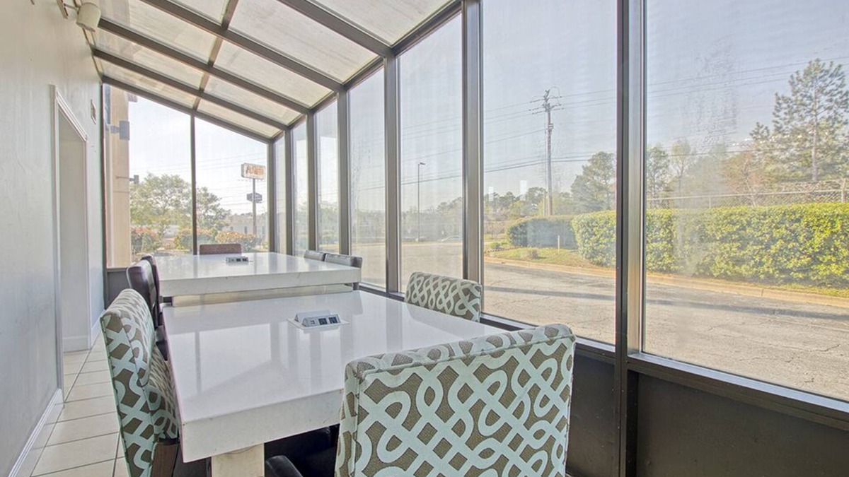 Macon Hotel | REGENCY INN & SUITES